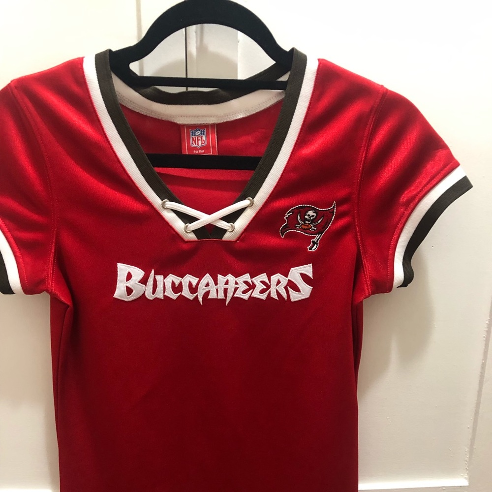 Buccaneers NFL women’s shirt ❤️❤️❤️
